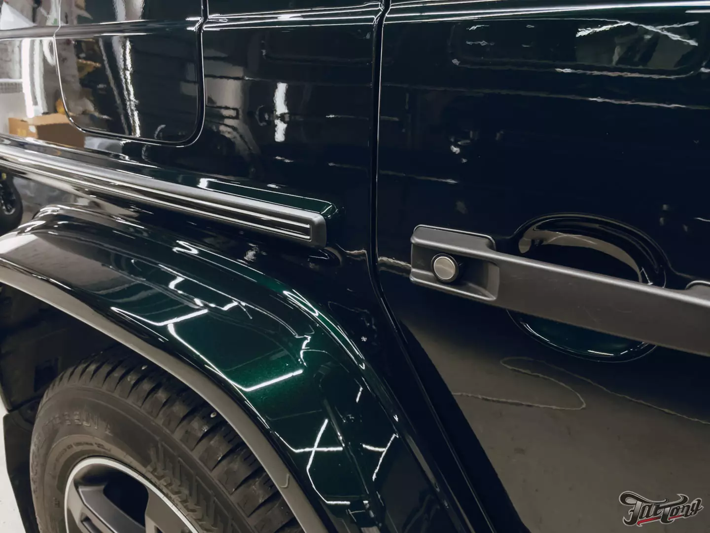 Оклеили Mercedes G-class в глянцевый полиуретан